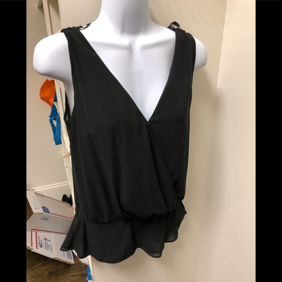 Jessica Simpson Tops - Price Drops⬇️Jessica Simpson Top